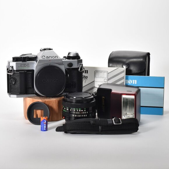 Canon AE-1 Program 35mm SLR Manual Focus Camera 50mm f/1.8 FD Lens Flash MINT